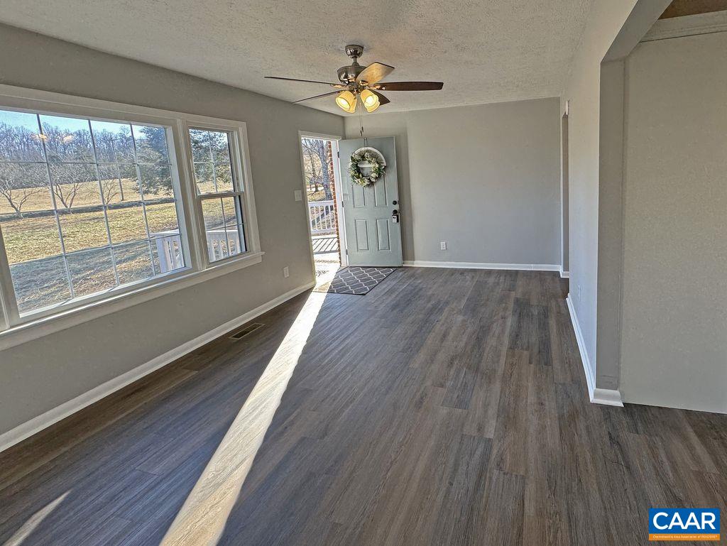 4789 Ruritan Lake Road Palmyra, VA 22963 - Photo 3 of 41 Living Room