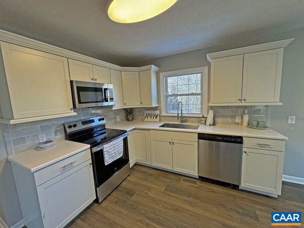 4789 Ruritan Lake Road Palmyra, VA 22963 - Photo 5 of 41 Modern Kitchen