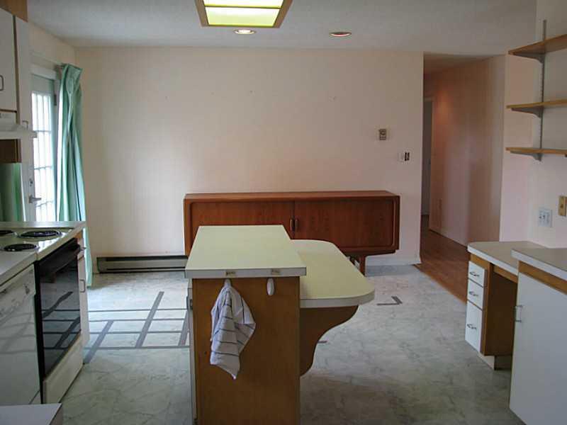 15 Ridgeview Drive Thomaston, ME 04861 - Photo 6 of 35 Kitchen.