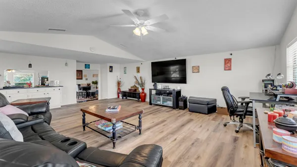$1,900 | 708 B Scarlet Sun, Horseshoe Bay, TX 78657