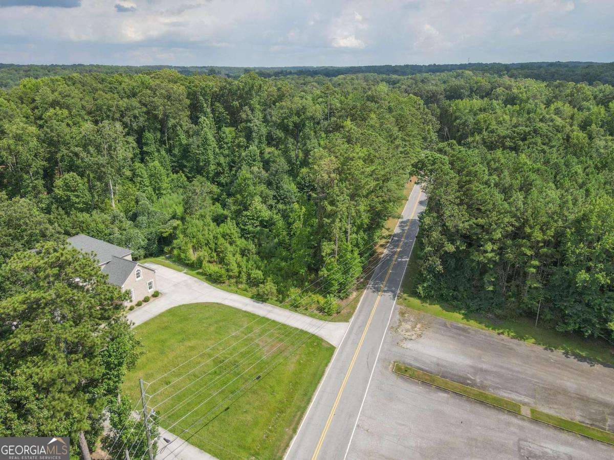 3560 Union Road Southwest Atlanta, GA 30349 - Photo 5 of 7 a view of a yard