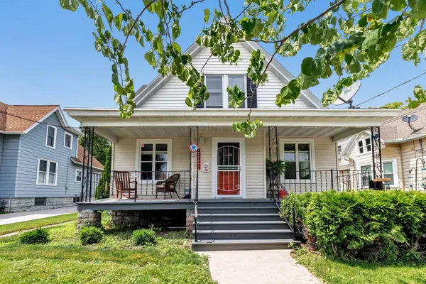 $229,900 | 121 Woodlawn Avenue, Green Bay, WI 54303