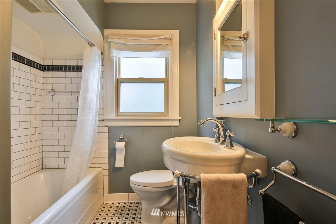309 North 46th Street Seattle, WA 98103 - Photo 16 of 23 Gallery Image 16