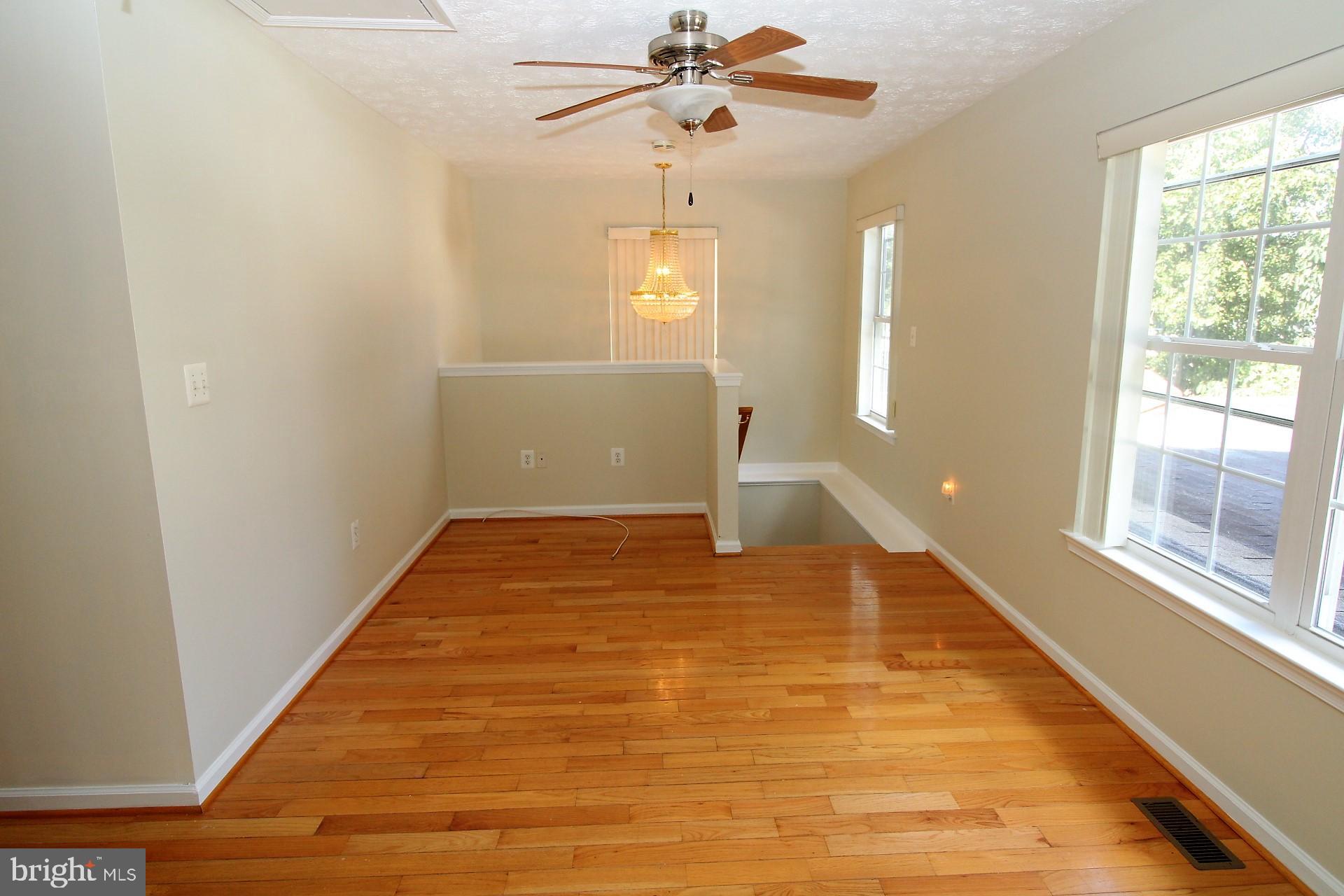 218 Holy Cross Road Baltimore, MD 21225 - Photo 19 of 34 Family room
