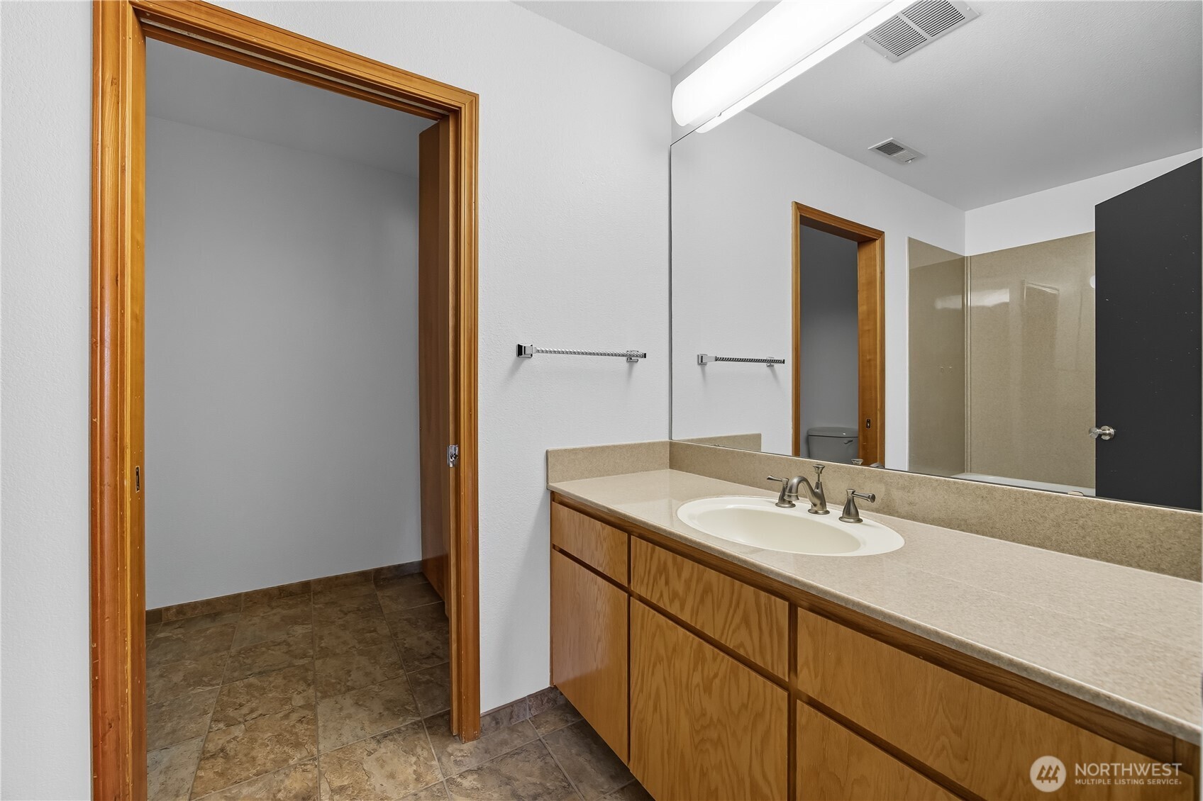 5404 Collins Road West Richland, WA 99353 - Photo 20 of 39 a bathroom with a sink and a mirror