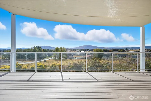 a view of a terrace with sky view