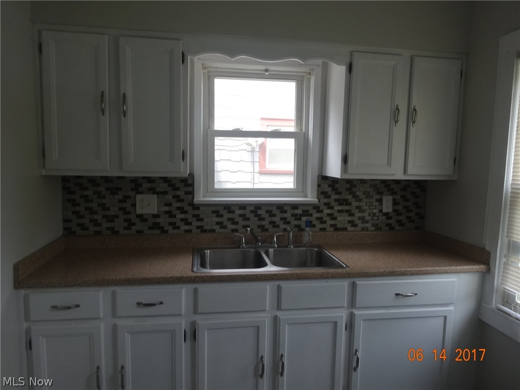 3431 Hartwood Road Cleveland Heights, OH 44112 - Photo 8 of 19