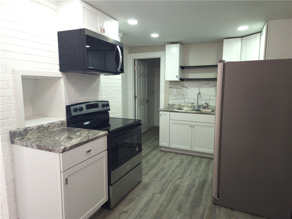 47 Oak Ridge Drive Decatur, IL 62521 - Photo 6 of 23 kitchen