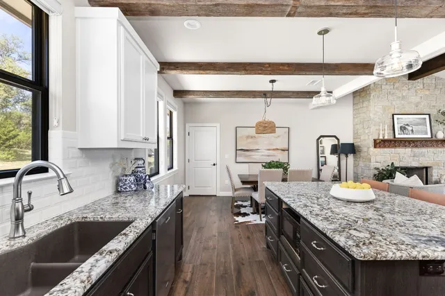 $699,900 | 18105 Austin Boulevard, Lago Vista, TX 78645