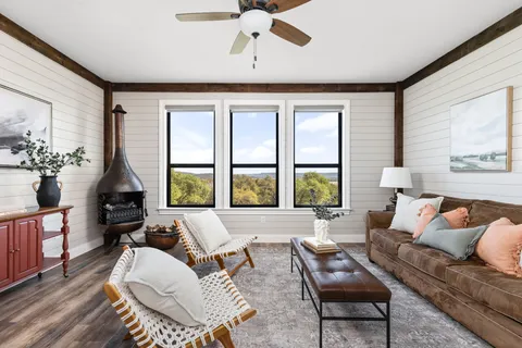 $699,900 | 18105 Austin Boulevard, Lago Vista, TX 78645