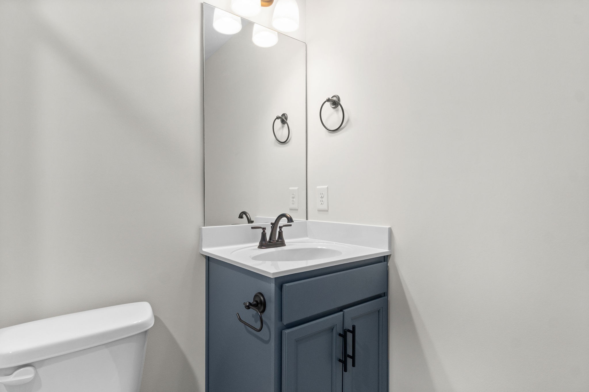 3350 Allen Road, Unit 14L Clarksville, TN 37042 - Photo 9 of 28 a bathroom with a sink a toilet and mirror