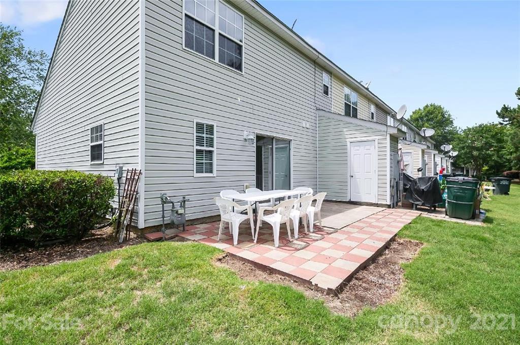 10930 Kinston Ridge Place, Unit 1237 Charlotte, NC 28273 - Photo 7 of 32 a view of a house with patio and a yard