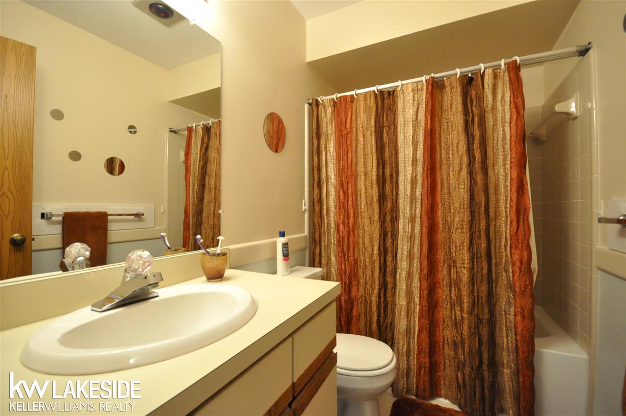 1658 Hillside Lane Rochester Hills, MI 48307 - Photo 17 of 32