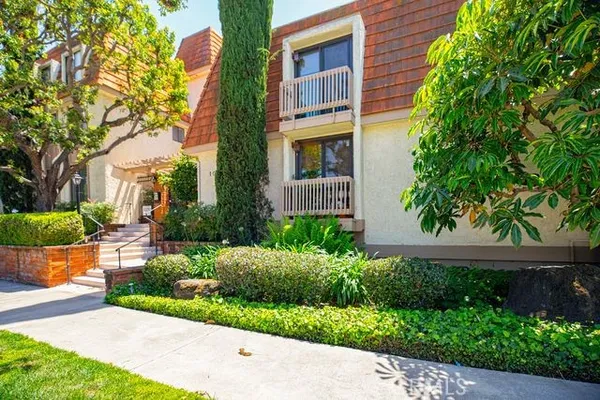 $718,000 | 10470 Riverside Drive, Unit 102, Toluca Lake, CA 91602