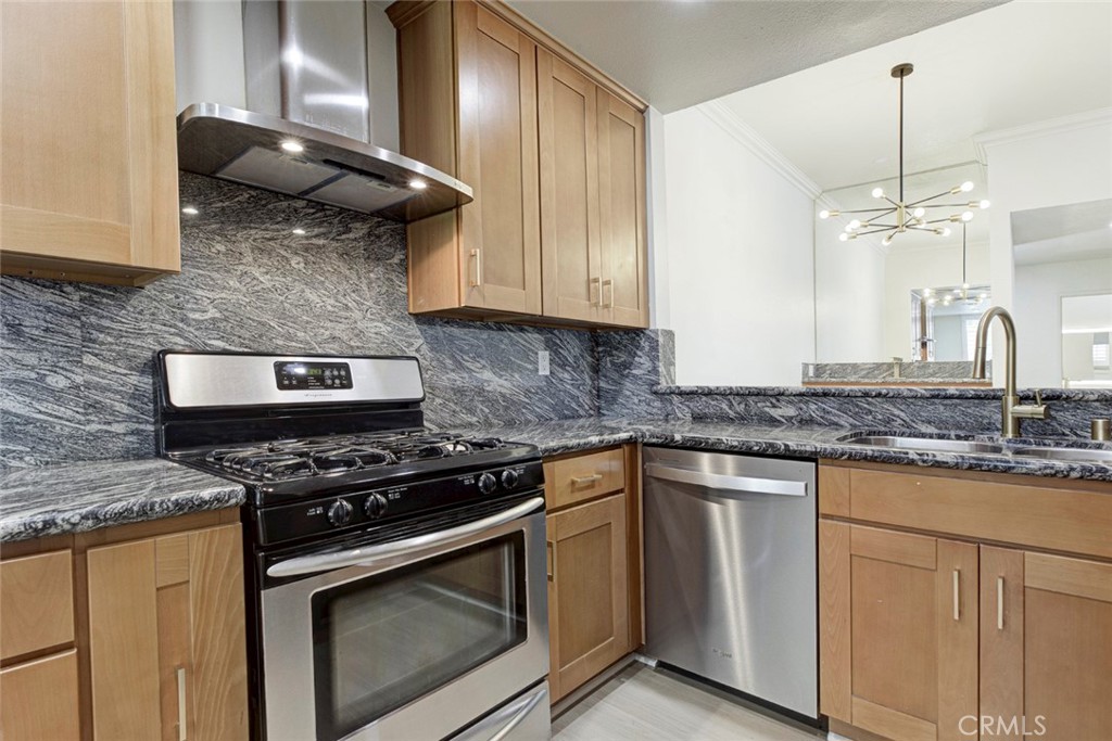 10470 Riverside Drive, Unit 102 Toluca Lake, CA 91602 - Photo 11 of 36