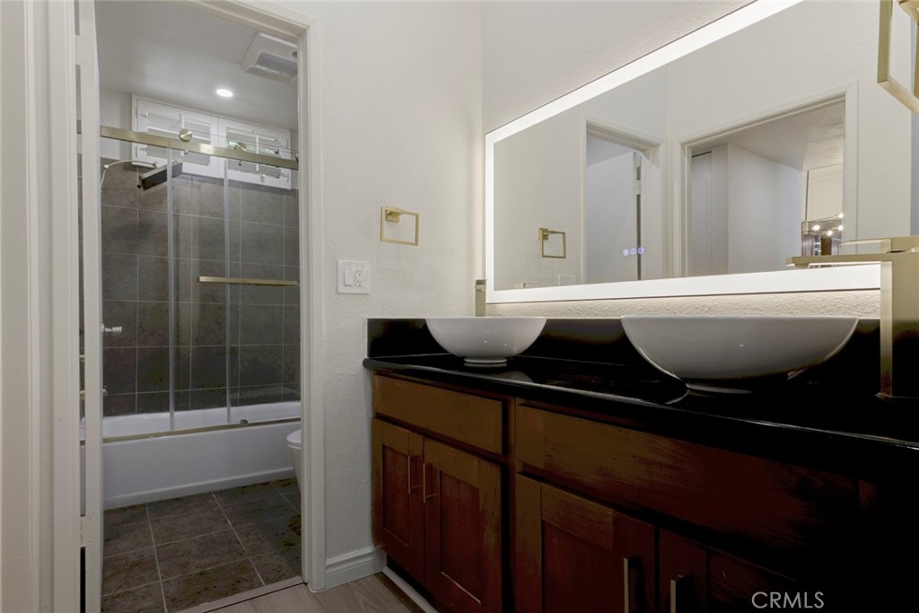 10470 Riverside Drive, Unit 102 Toluca Lake, CA 91602 - Photo 17 of 36