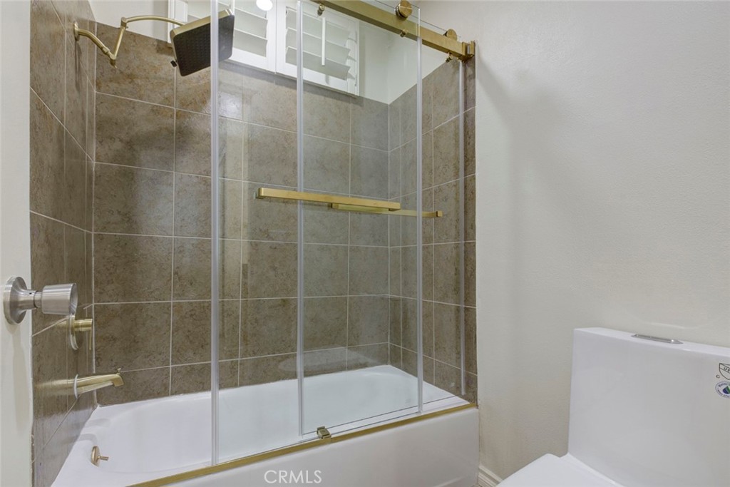 10470 Riverside Drive, Unit 102 Toluca Lake, CA 91602 - Photo 18 of 36