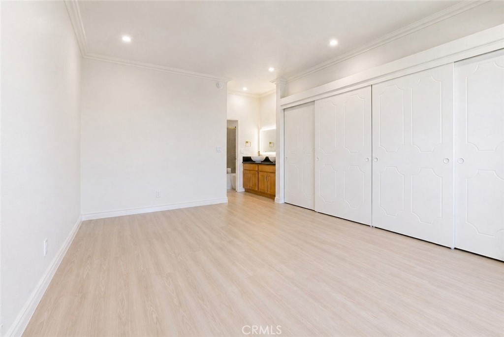 10470 Riverside Drive, Unit 102 Toluca Lake, CA 91602 - Photo 21 of 36