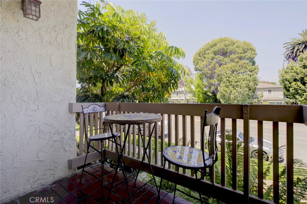 10470 Riverside Drive, Unit 102 Toluca Lake, CA 91602 - Photo 24 of 36