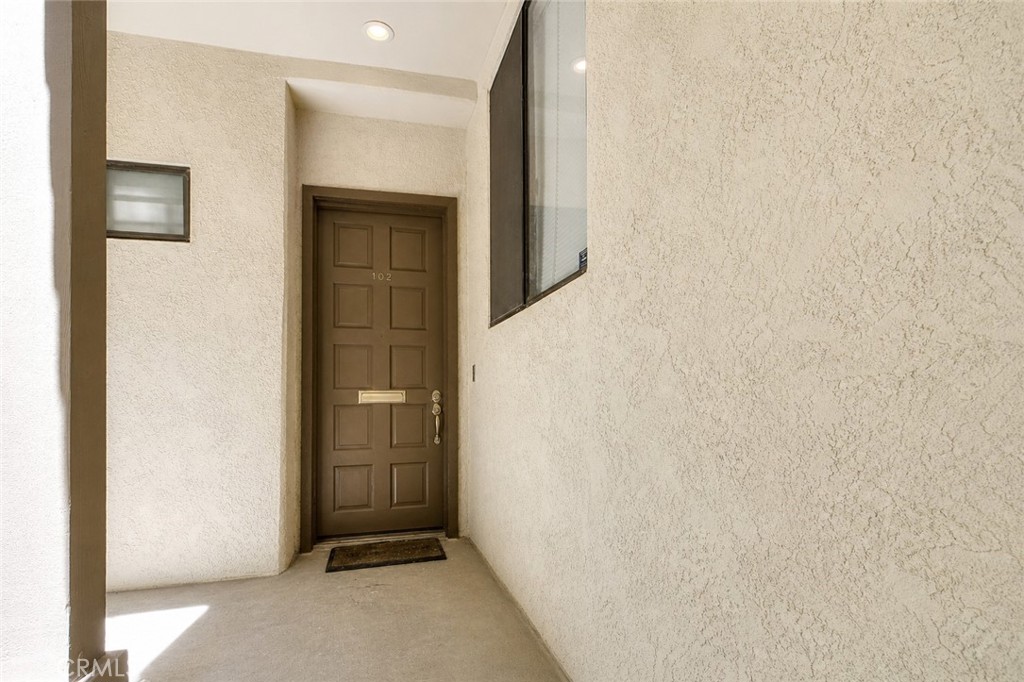 10470 Riverside Drive, Unit 102 Toluca Lake, CA 91602 - Photo 24 of 35