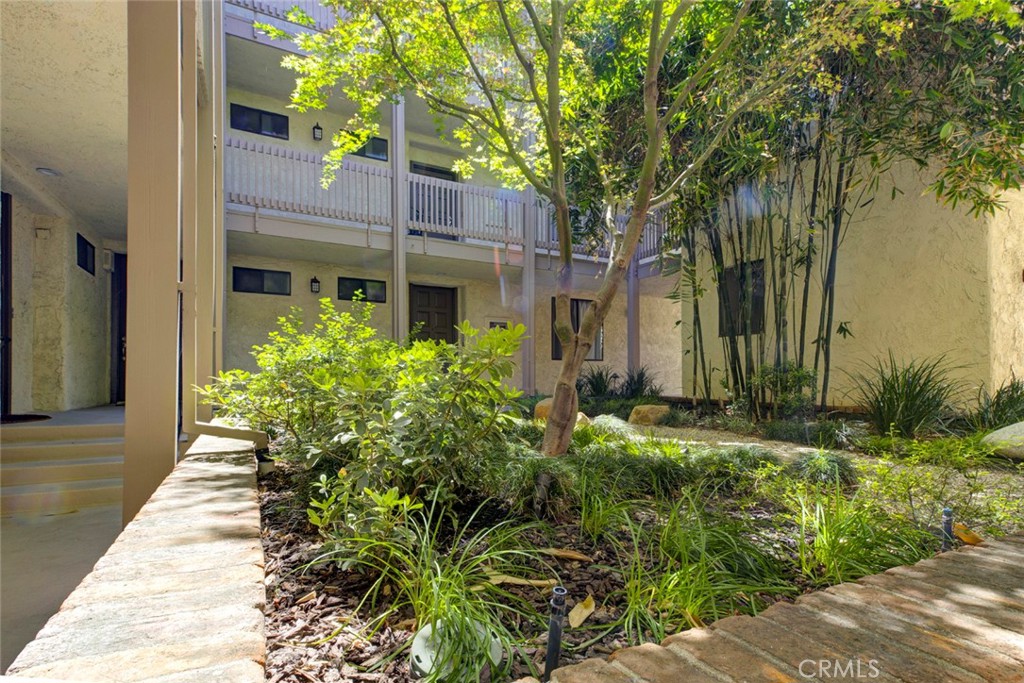 10470 Riverside Drive, Unit 102 Toluca Lake, CA 91602 - Photo 26 of 36