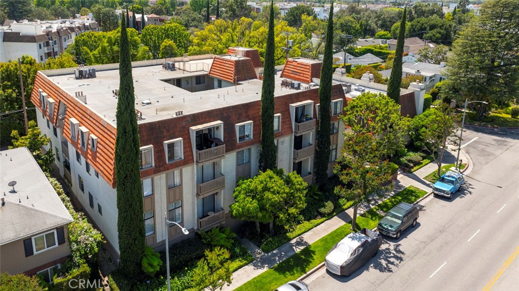 10470 Riverside Drive, Unit 102 Toluca Lake, CA 91602 - Photo 33 of 36