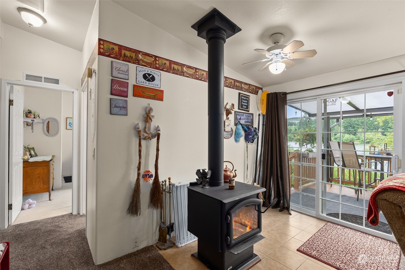 14940 Military Road Southeast Tenino, WA 98589 - Photo 12 of 30 a view of a livingroom with furniture and entryway