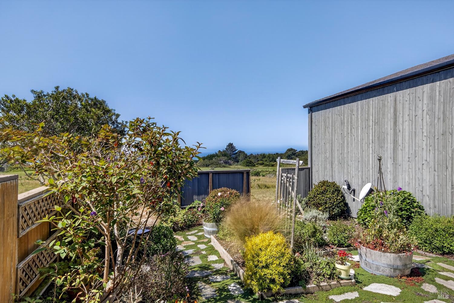 41339 Westwind The Sea Ranch, CA 95497 - Photo 43 of 60 Inside patio garden with gate