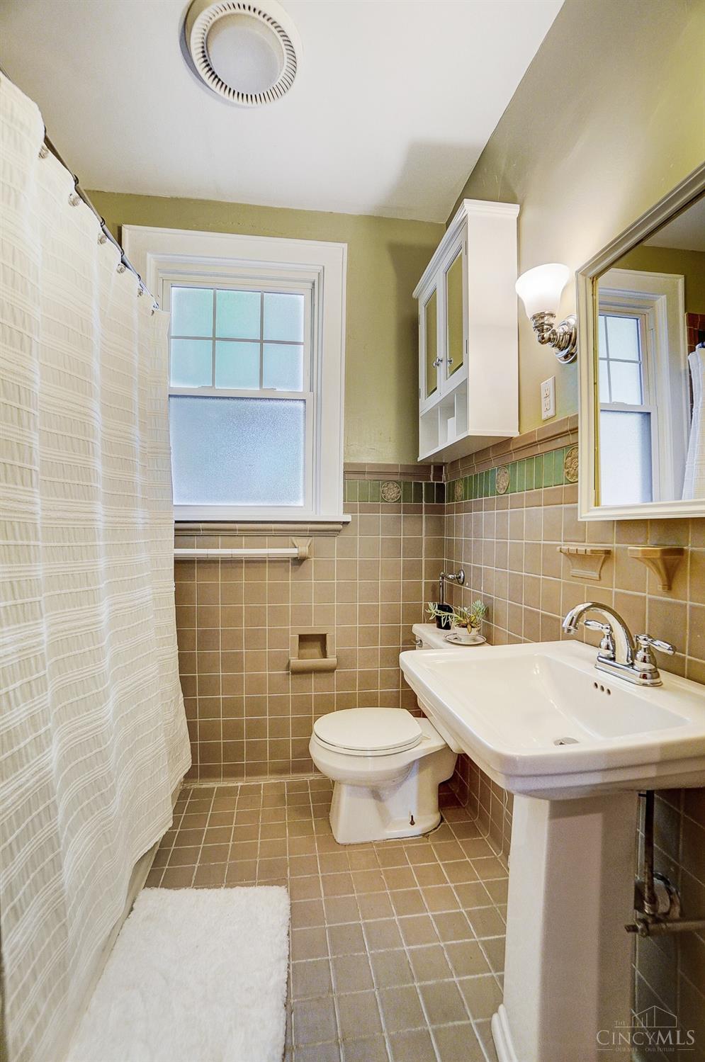 7526 Montgomery Road Cincinnati, OH 45236 - Photo 27 of 58