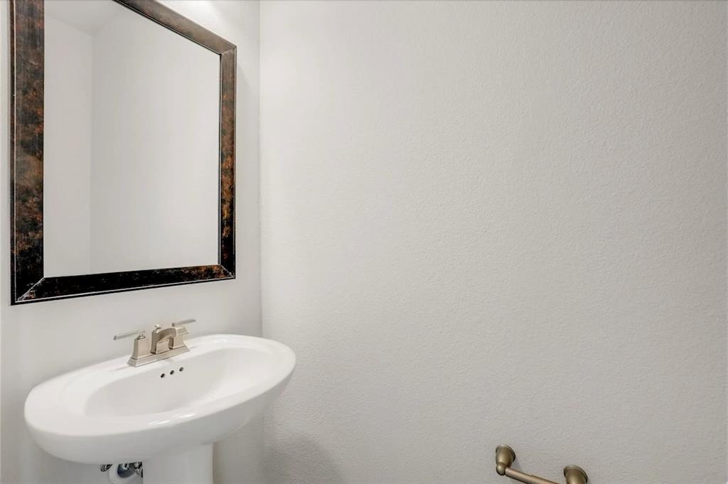 1127 Rusk Way Lewisville, TX 75077 - Photo 9 of 19 Gallery Image 9