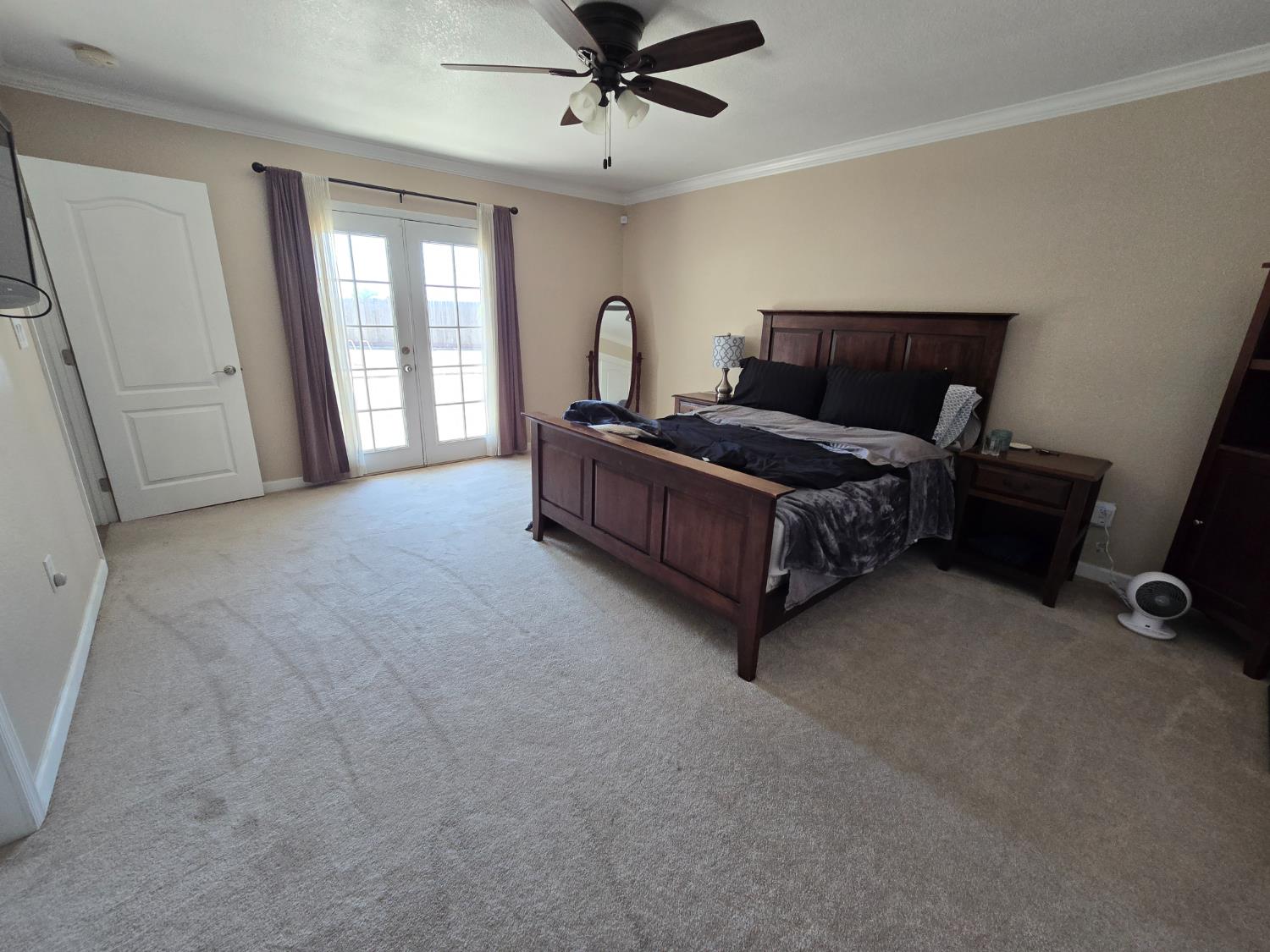 5995 West Brooks Road Merced, CA 95341 - Photo 19 of 23 a spacious bedroom with a bed and window