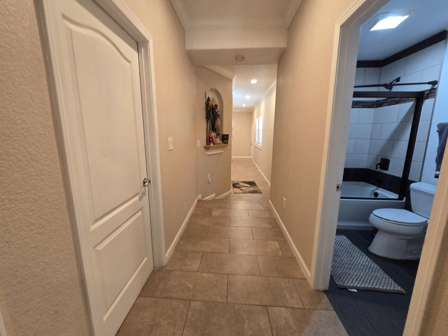 5995 West Brooks Road Merced, CA 95341 - Photo 10 of 23 a view of a hallway