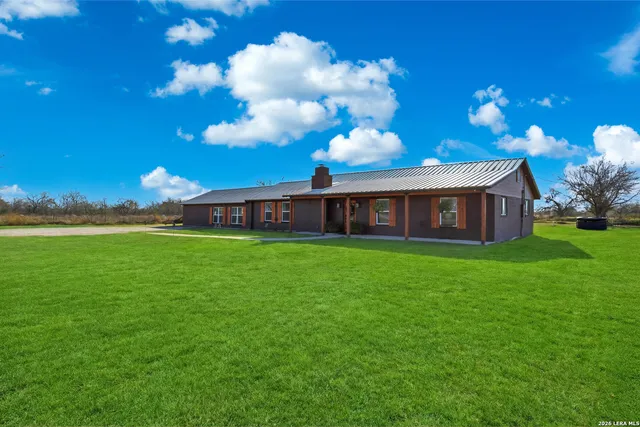 $735,000 | 280 County Road 322, La Vernia, TX 78121
