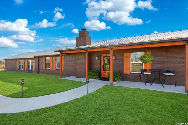 $699,000 | 280 County Road 322, La Vernia, TX 78121