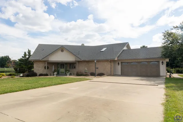 $414,900 | 1 Burlingwood Court, Burlington, KS 66839