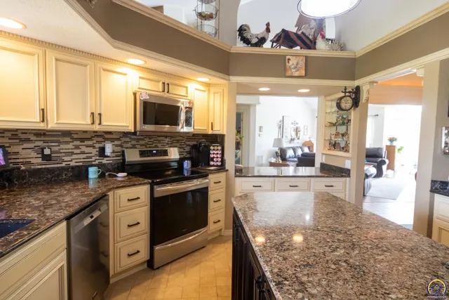 $414,900 | 1 Burlingwood Court, Burlington, KS 66839