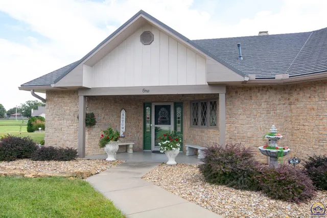 $414,900 | 1 Burlingwood Court, Burlington, KS 66839