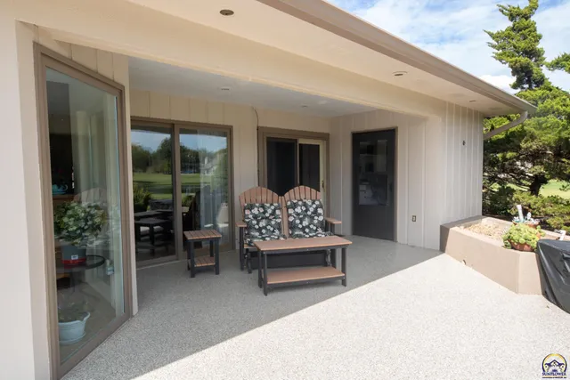 $414,900 | 1 Burlingwood Court, Burlington, KS 66839