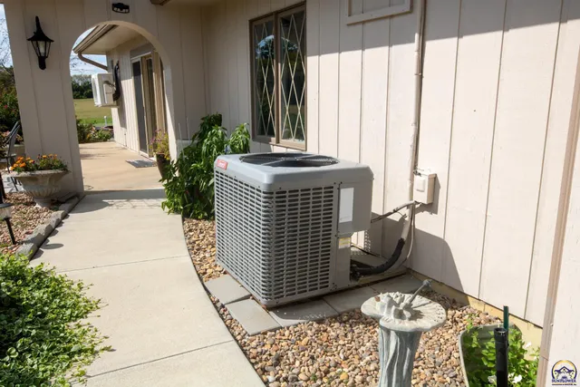 $414,900 | 1 Burlingwood Court, Burlington, KS 66839