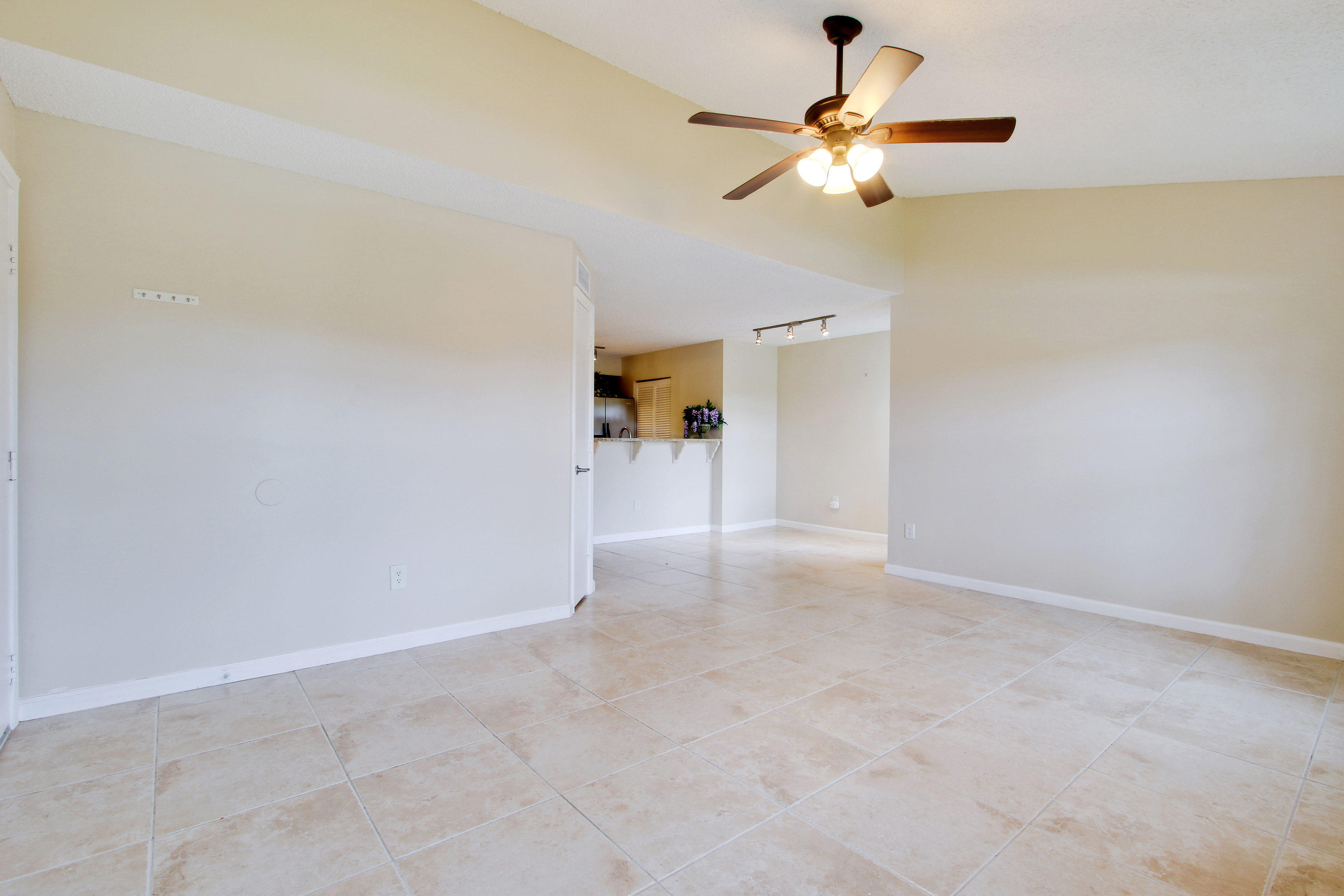 1215 Crystal Way, Unit N Delray Beach, FL 33444 - Photo 4 of 14 Family Room