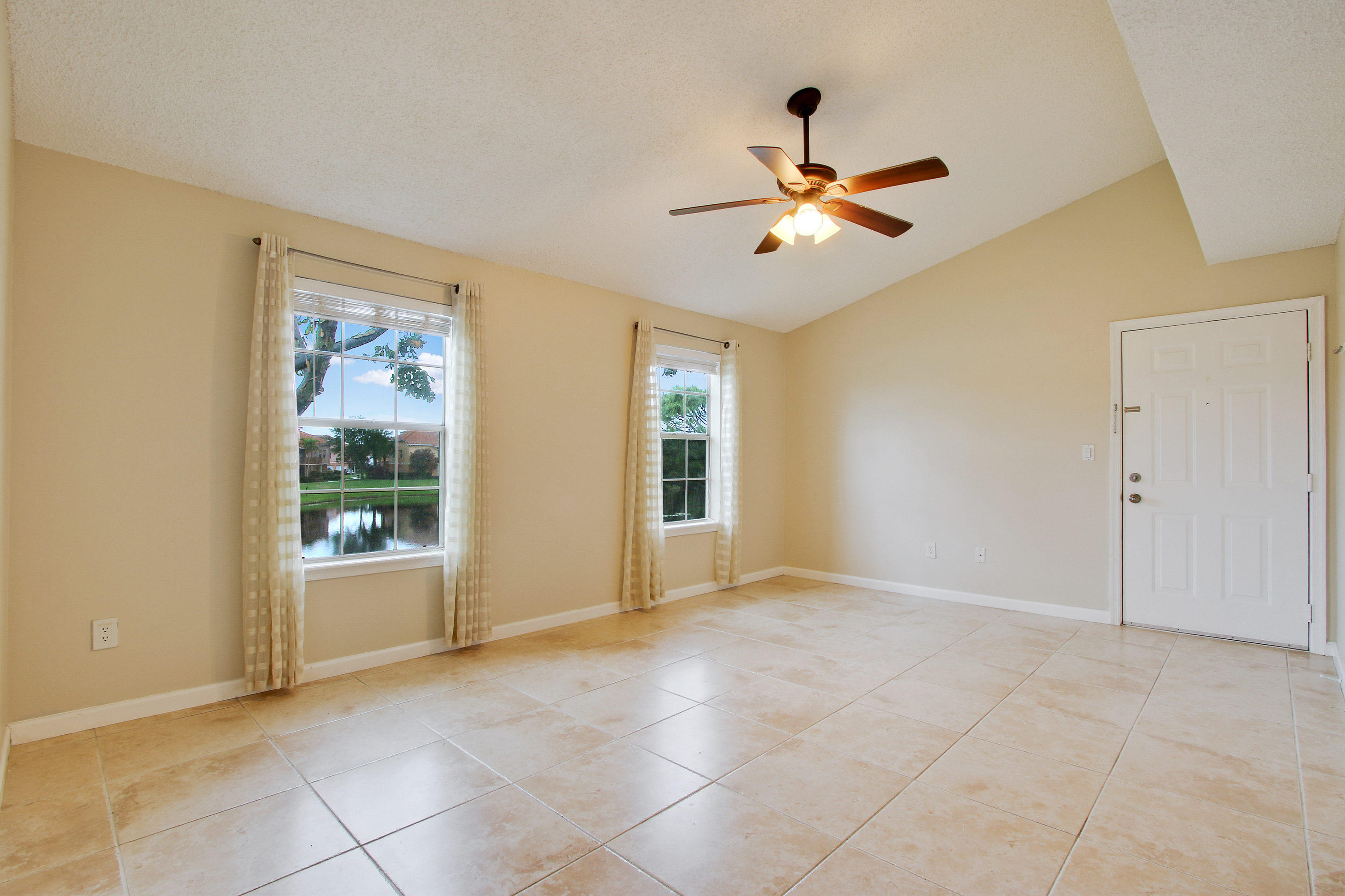 1215 Crystal Way, Unit N Delray Beach, FL 33444 - Photo 5 of 14 Family Room