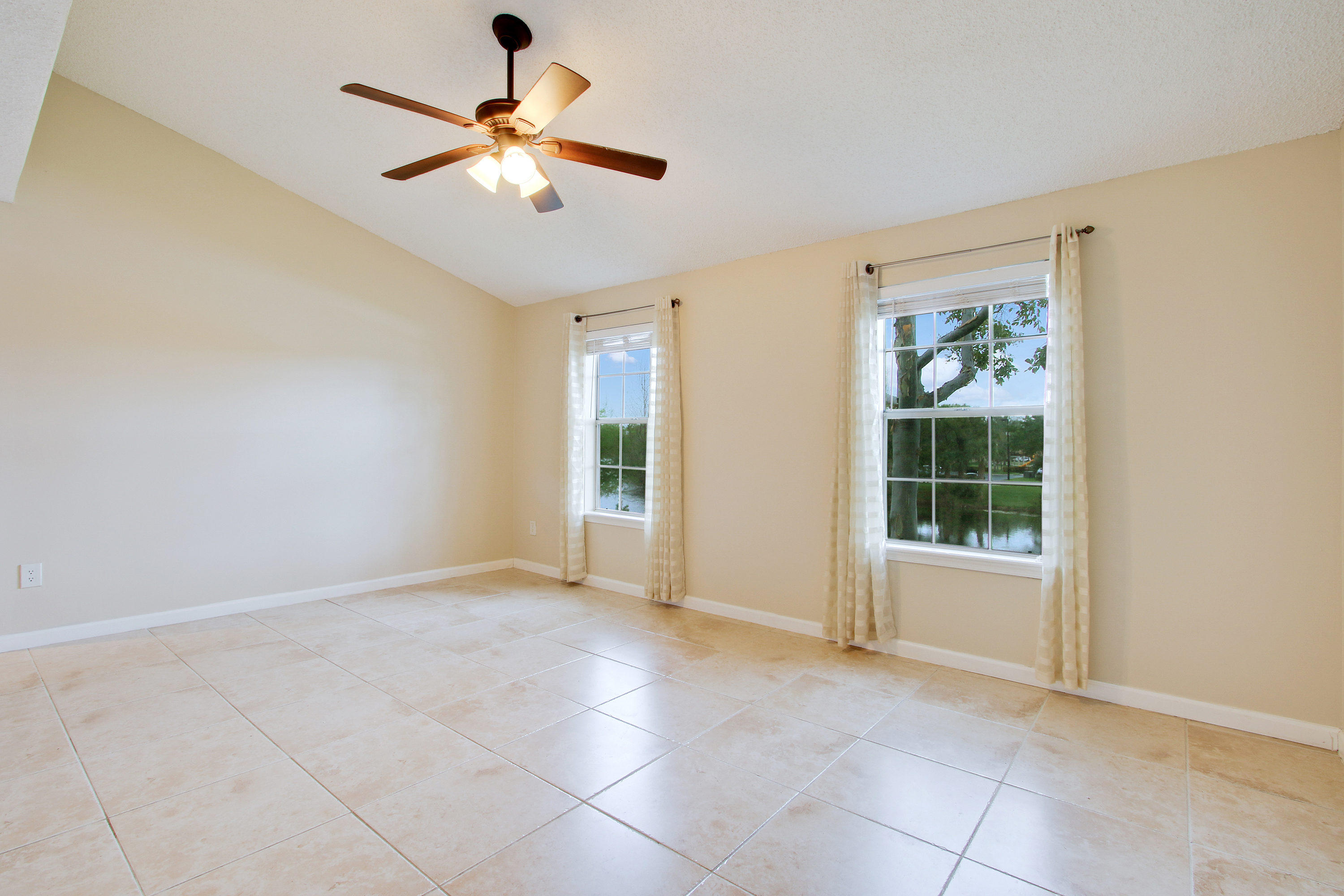1215 Crystal Way, Unit N Delray Beach, FL 33444 - Photo 6 of 14 Family Room