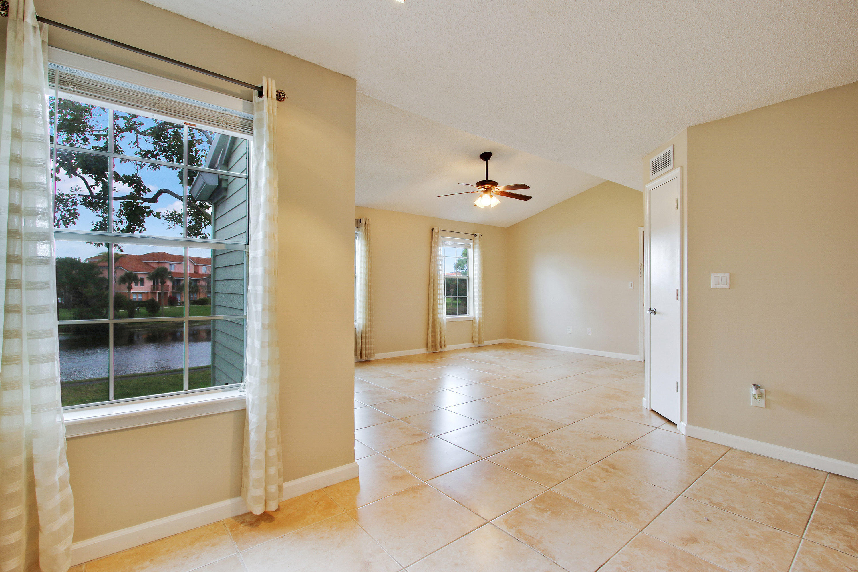 1215 Crystal Way, Unit N Delray Beach, FL 33444 - Photo 7 of 14 Dining Area:Family Room