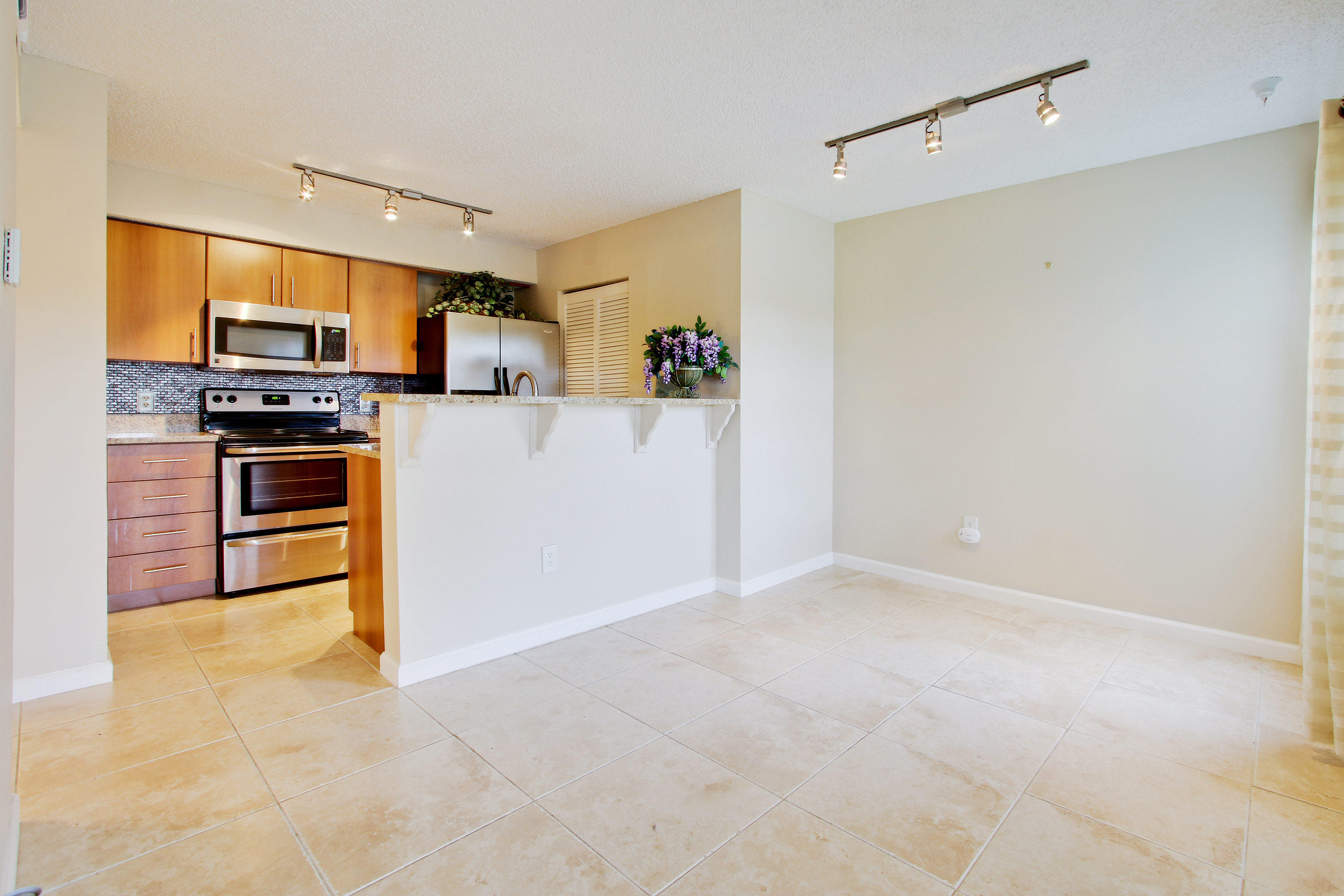 1215 Crystal Way, Unit N Delray Beach, FL 33444 - Photo 8 of 14 Dining Area:Kitchen