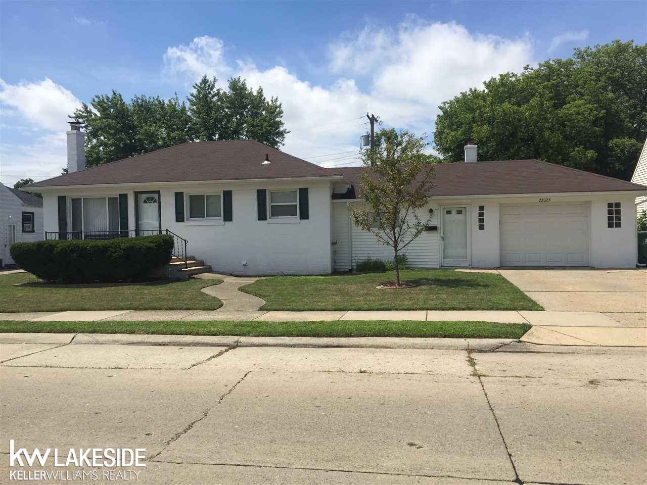 22025 David Eastpointe, MI 48021 - Photo 1 of 14 31326285.JPG