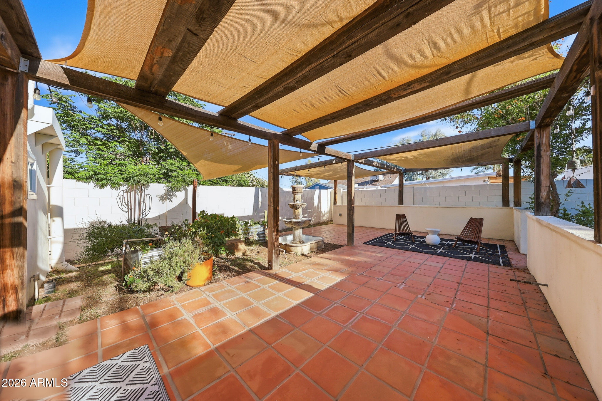 1555 East Cheery Lynn Road Phoenix, AZ 85014 - Photo 33 of 37 a view of a patio with table and chairs under an umbrella
