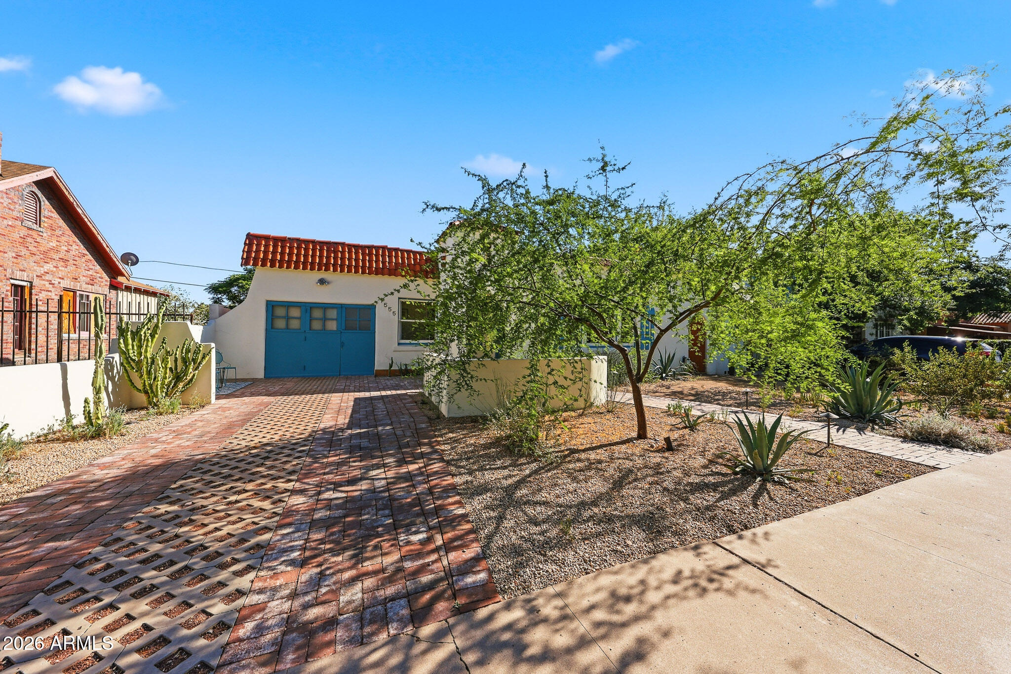 1555 East Cheery Lynn Road Phoenix, AZ 85014 - Photo 3 of 37 a backyard of a house with table and chairs
