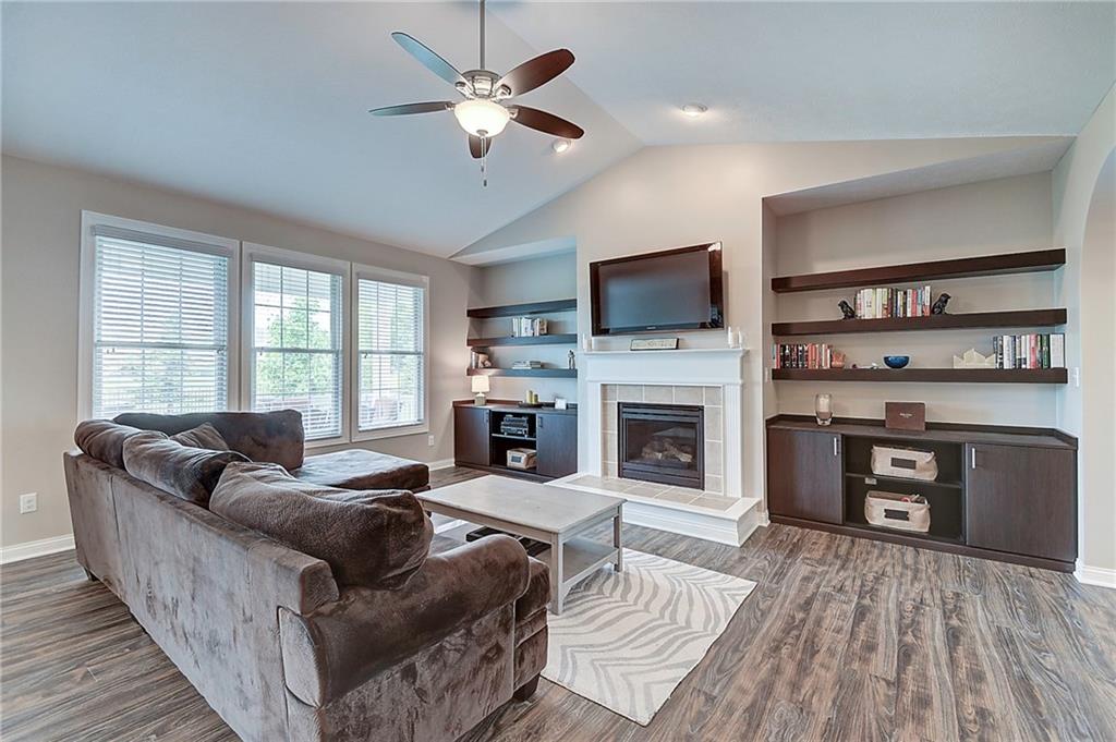 6118 Roxburgh Place Noblesville, IN 46062 - Photo 2 of 24 Gallery Image 2