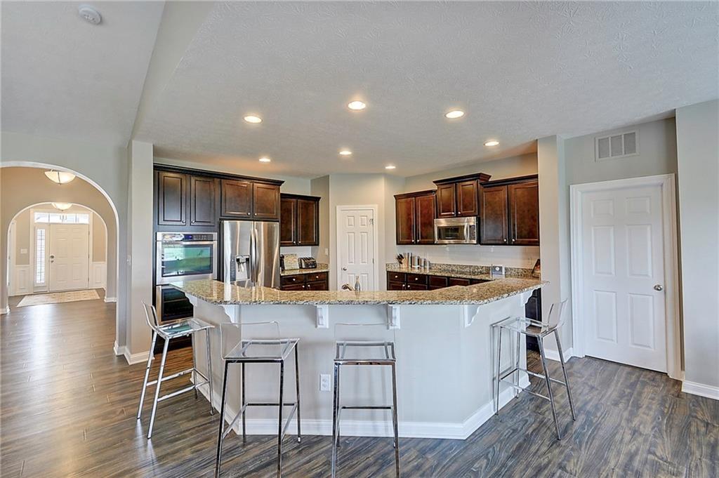 6118 Roxburgh Place Noblesville, IN 46062 - Photo 3 of 24 Gallery Image 3