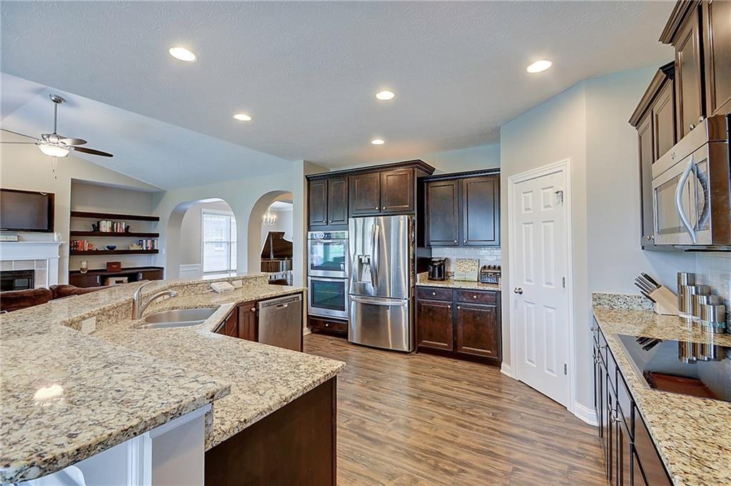 6118 Roxburgh Place Noblesville, IN 46062 - Photo 6 of 24 Gallery Image 6